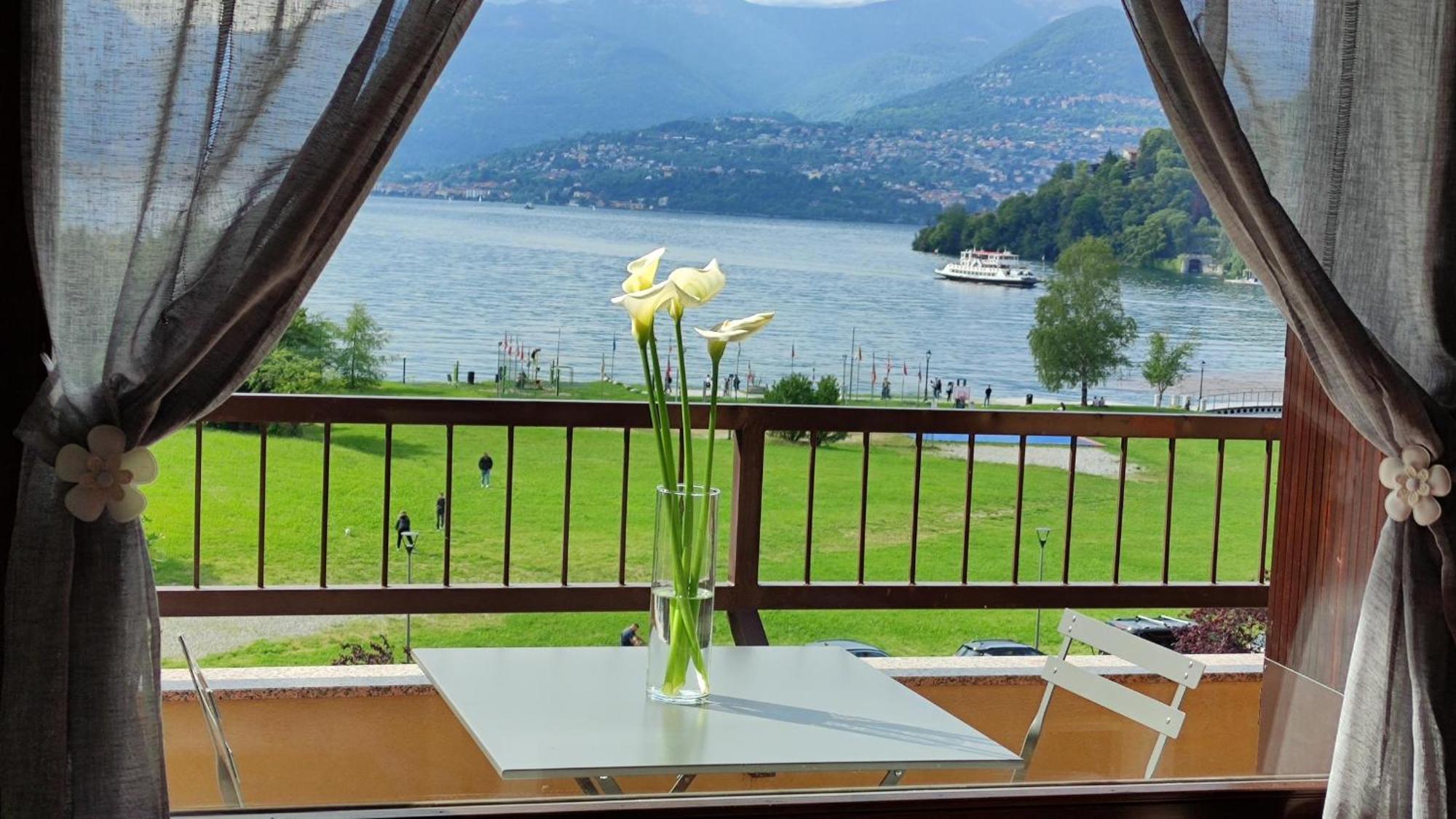 Lily Lake Maggiore Laveno-Mombello Exterior foto